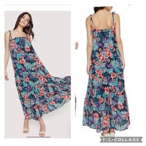 224. LOST + WANDER Beach Wonderland Maxi Dress  in black hawaiian floral Size S